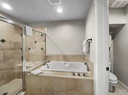 Westridge Chalet 4 Bedroom Townhouse by RedAwning