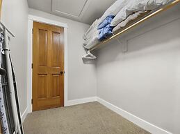 Westridge Chalet 4 Bedroom Townhouse by RedAwning