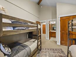 Westridge Chalet 4 Bedroom Townhouse by RedAwning