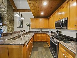 Westridge Chalet 4 Bedroom Townhouse by RedAwning