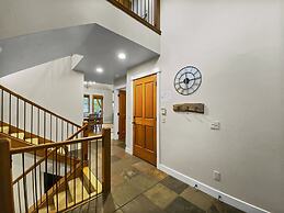 Westridge Chalet 4 Bedroom Townhouse by RedAwning