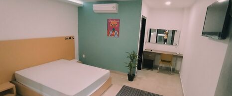 Nora Hotel & Co living