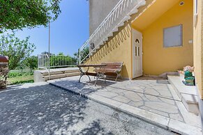 Modern Luxury 2-bedroom apt With Balcony & Patio