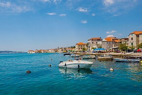 Modern Luxury 2-bedroom apt With Balcony & Patio