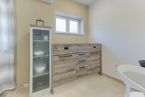 Modern Luxury 2-bedroom apt With Balcony & Patio