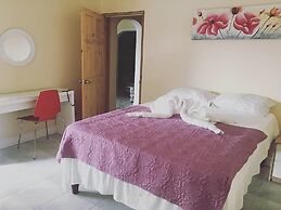 Arms Of Charms Guesthouse