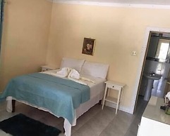 Arms Of Charms Guesthouse