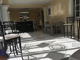 Arms Of Charms Guesthouse