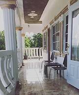 Arms Of Charms Guesthouse