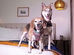 Sierra Blue Hotel & Swim Club