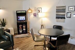 Sierra Blue Hotel & Swim Club