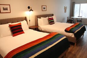 Sierra Blue Hotel & Swim Club