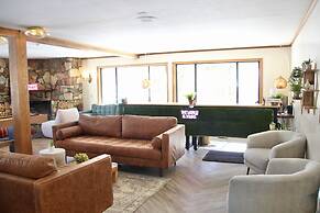 Sierra Blue Hotel & Swim Club