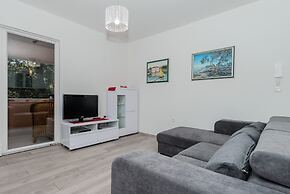 Spacious apt With Lodge Just 40m From the Beach