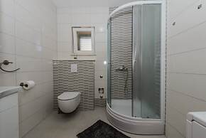 Spacious apt With Lodge Just 40m From the Beach