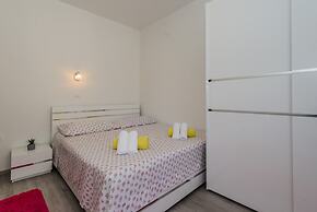 Spacious apt With Lodge Just 40m From the Beach