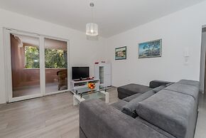 Spacious apt With Lodge Just 40m From the Beach