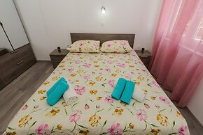 Spacious apt With Lodge Just 40m From the Beach