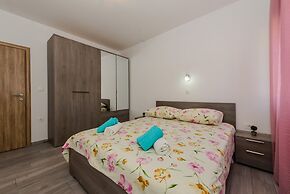 Spacious apt With Lodge Just 40m From the Beach