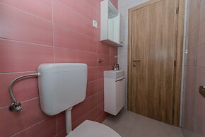 Spacious apt With Lodge Just 40m From the Beach