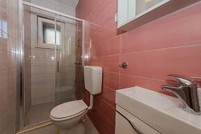 Spacious apt With Lodge Just 40m From the Beach