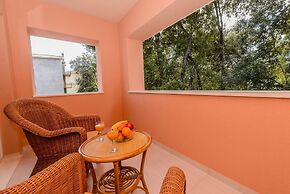 Spacious apt With Lodge Just 40m From the Beach