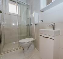 Spacious Apartment w Patio 40m From the Beach