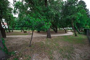 Spacious Apartment w Patio 40m From the Beach