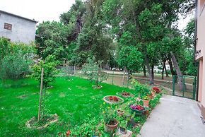 Spacious Apartment w Patio 40m From the Beach