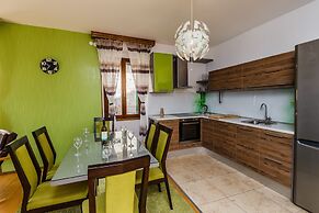 Seafront Spacious Apt, 120 m2 Size, in the Center