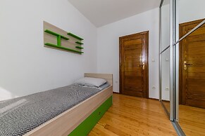 Seafront Spacious Apt, 120 m2 Size, in the Center