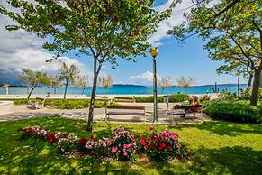 Seafront Spacious Apt, 120 m2 Size, in the Center