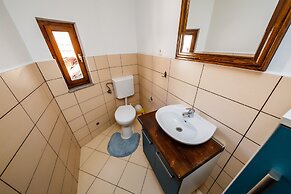 Seafront Spacious Apt, 120 m2 Size, in the Center