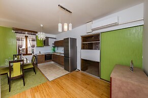 Seafront Spacious Apt, 120 m2 Size, in the Center