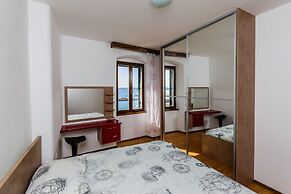 Seafront Spacious Apt, 120 m2 Size, in the Center