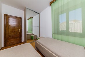 Seafront Spacious Apt, 120 m2 Size, in the Center