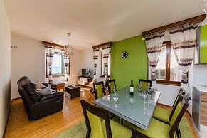 Seafront Spacious Apt, 120 m2 Size, in the Center