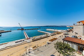 Seafront Spacious Apt, 120 m2 Size, in the Center