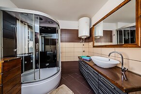 Seafront Spacious Apt, 120 m2 Size, in the Center