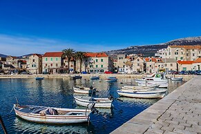 Seafront Spacious Apt, 120 m2 Size, in the Center