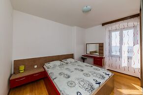 Seafront Spacious Apt, 120 m2 Size, in the Center