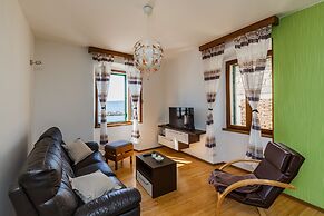 Seafront Spacious Apt, 120 m2 Size, in the Center