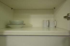 Elegant and Comfy Studio Amethyst Apartment