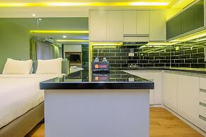 Elegant and Comfy Studio Amethyst Apartment