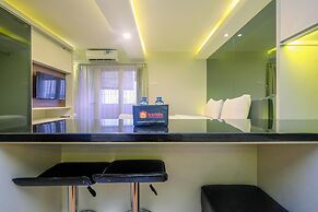 Elegant and Comfy Studio Amethyst Apartment