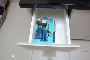 Warm and Cozy 2BR Apartment Woodland Park Residence