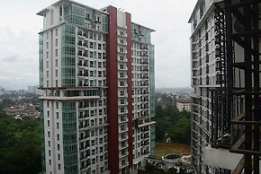 Warm and Cozy 2BR Apartment Woodland Park Residence