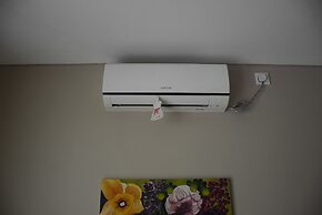 Warm and Cozy 2BR Apartment Woodland Park Residence