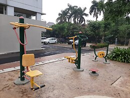 Roomy Studio Room Bintaro Park View Apartment