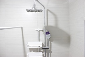 Deluxe & Cozy 3BR at Gateway Pasteur Apartment